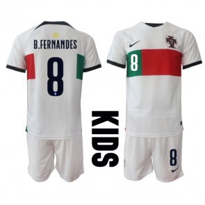 Portugal Bruno Fernandes #8 babykläder Bortatröja barn VM 2022 Korta ärmar (+ Korta byxor)